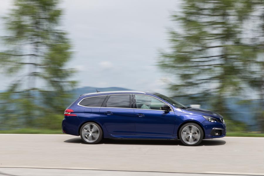  Peugeot 308 SW GT 2017 года  (WW) (фото 20 из 29)